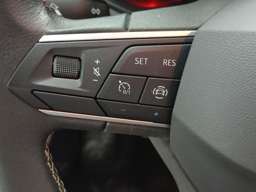 SEAT IBIZA Gasolina 2022 segunda-mano Granada