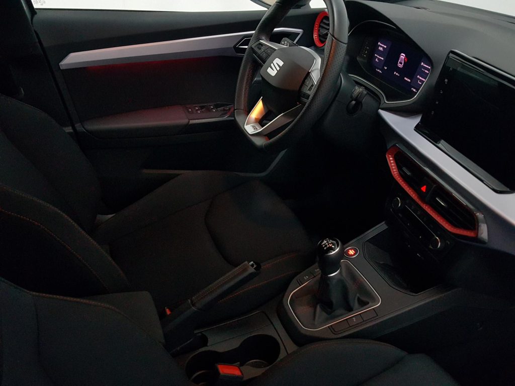 SEAT IBIZA Gasolina 2023 segunda-mano Jaén