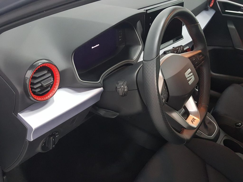SEAT IBIZA Gasolina 2023 segunda-mano Jaén