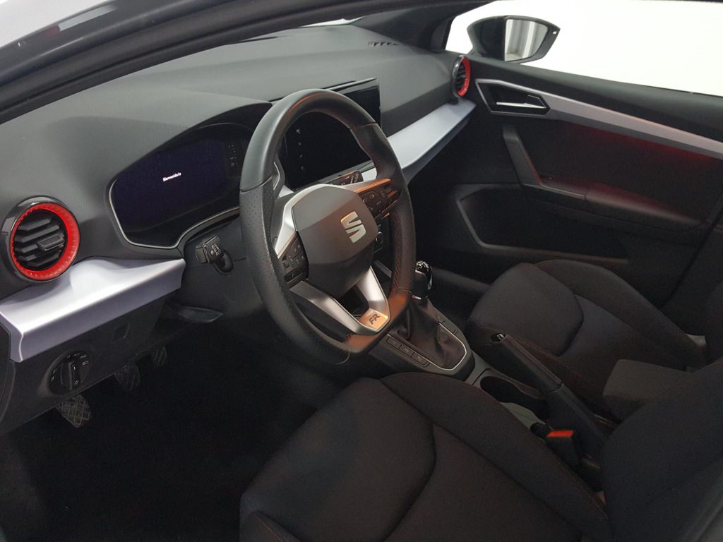 SEAT IBIZA Gasolina 2023 segunda-mano Jaén