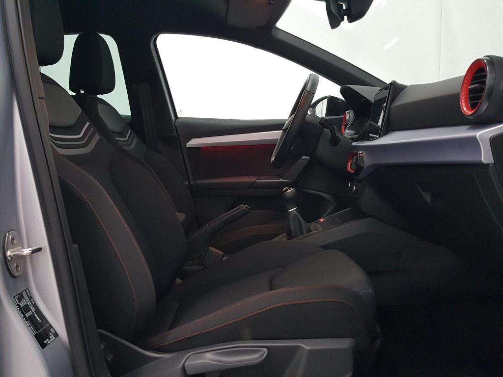 SEAT IBIZA Gasolina 2023 segunda-mano Jaén