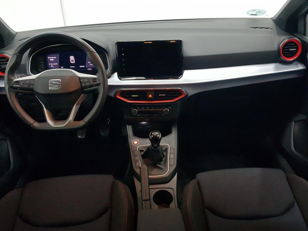 SEAT IBIZA Gasolina 2023 segunda-mano Jaén