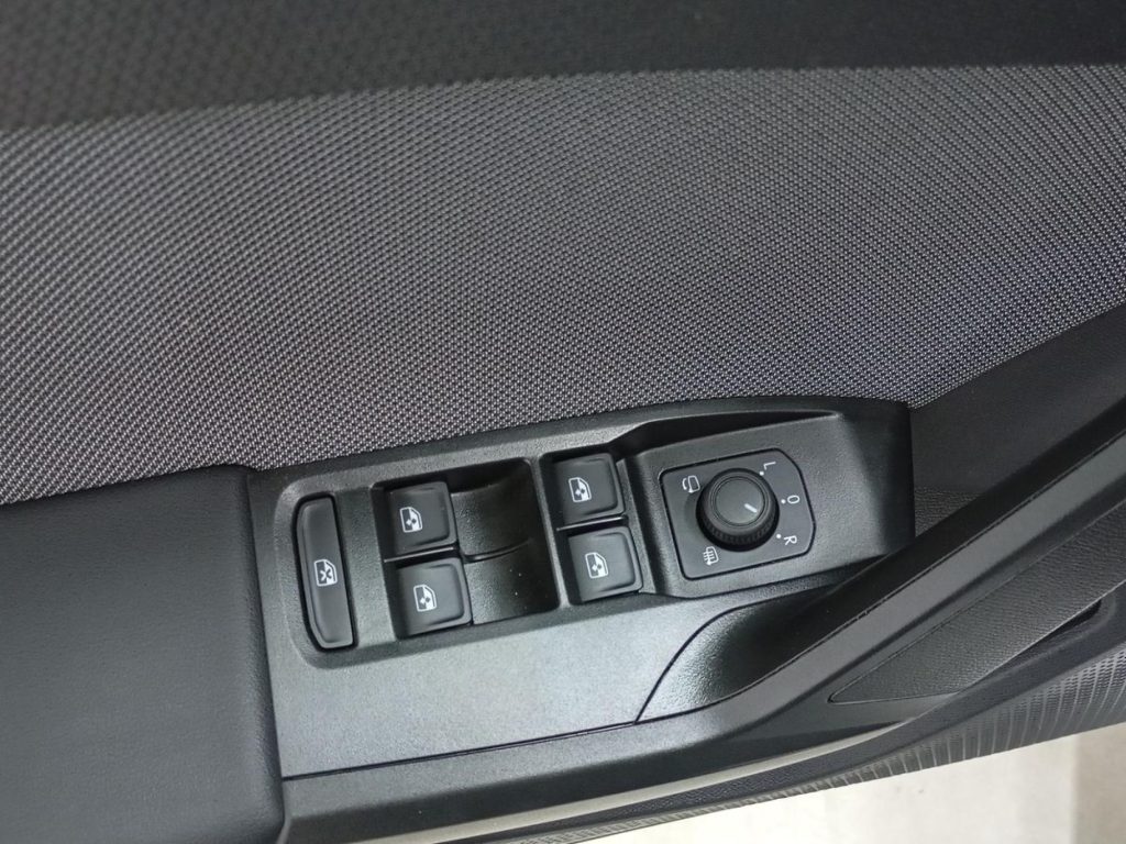 SEAT LEON Diesel 2024 segunda-mano Jaén