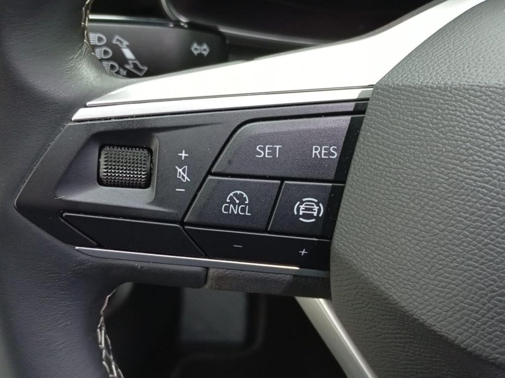 SEAT LEON Diesel 2024 segunda-mano Jaén