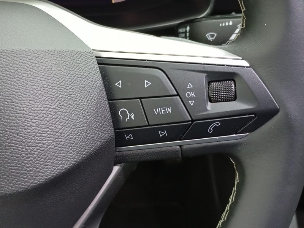 SEAT LEON Diesel 2024 segunda-mano Jaén
