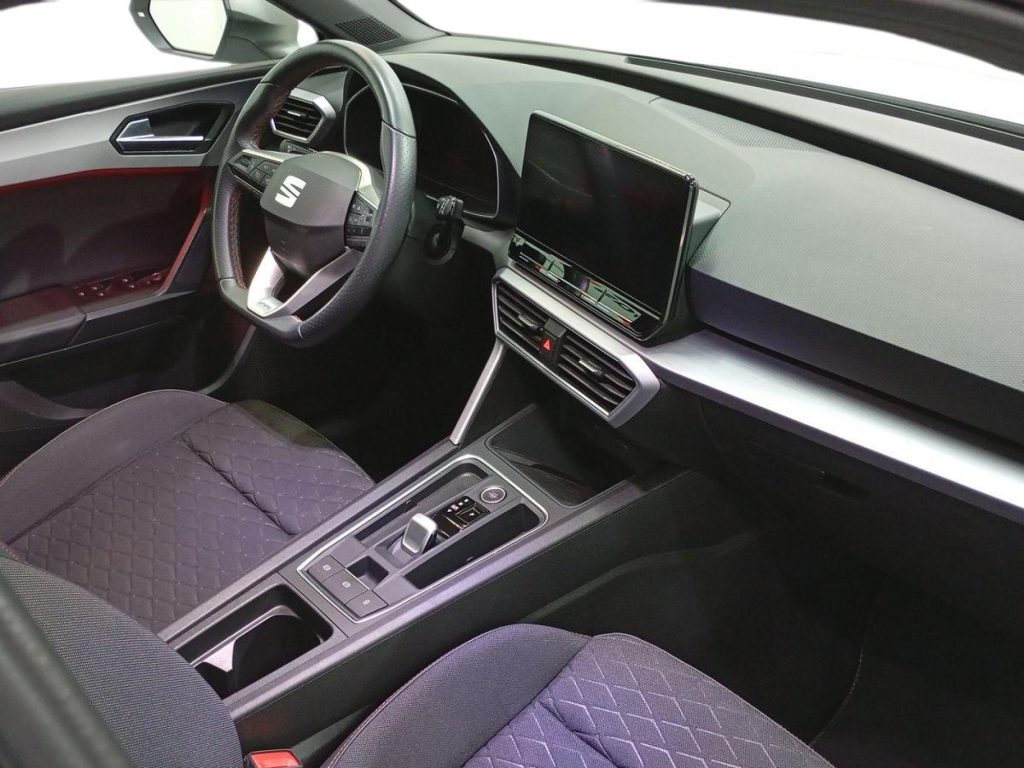 SEAT LEON ST Hibrido 2023 segunda-mano Jaén