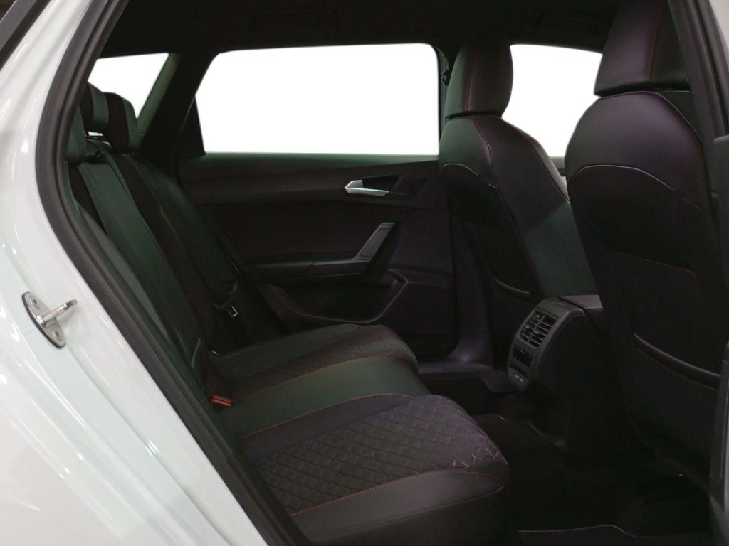 SEAT LEON ST Hibrido 2023 segunda-mano Jaén