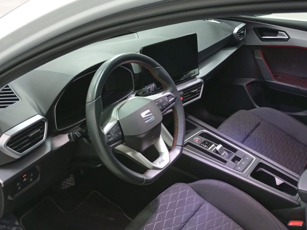 SEAT LEON ST Hibrido 2023 segunda-mano Jaén
