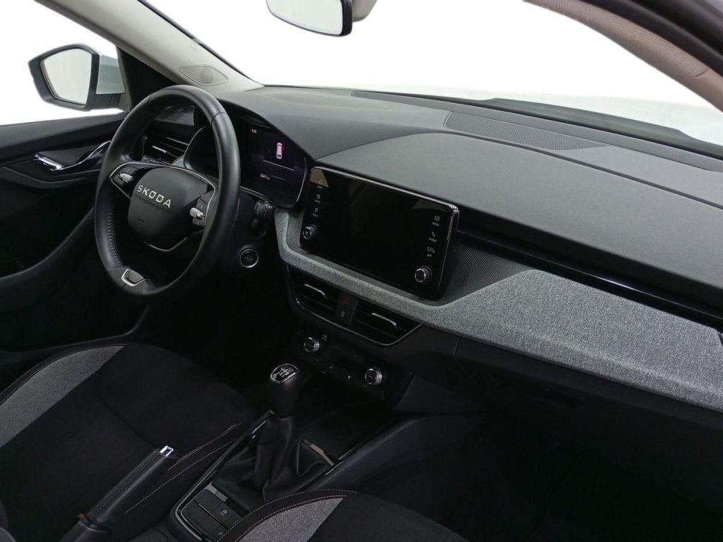 SKODA KAMIQ Gasolina 2025 segunda-mano Jaén