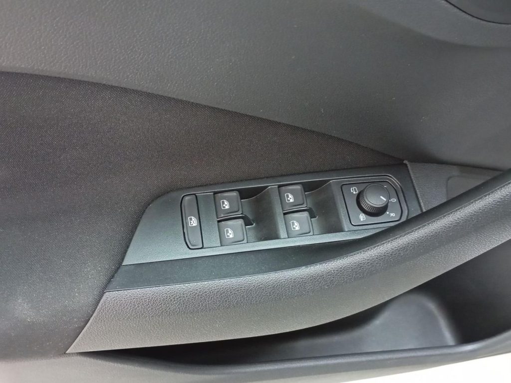 SKODA KAMIQ Gasolina 2025 segunda-mano Jaén