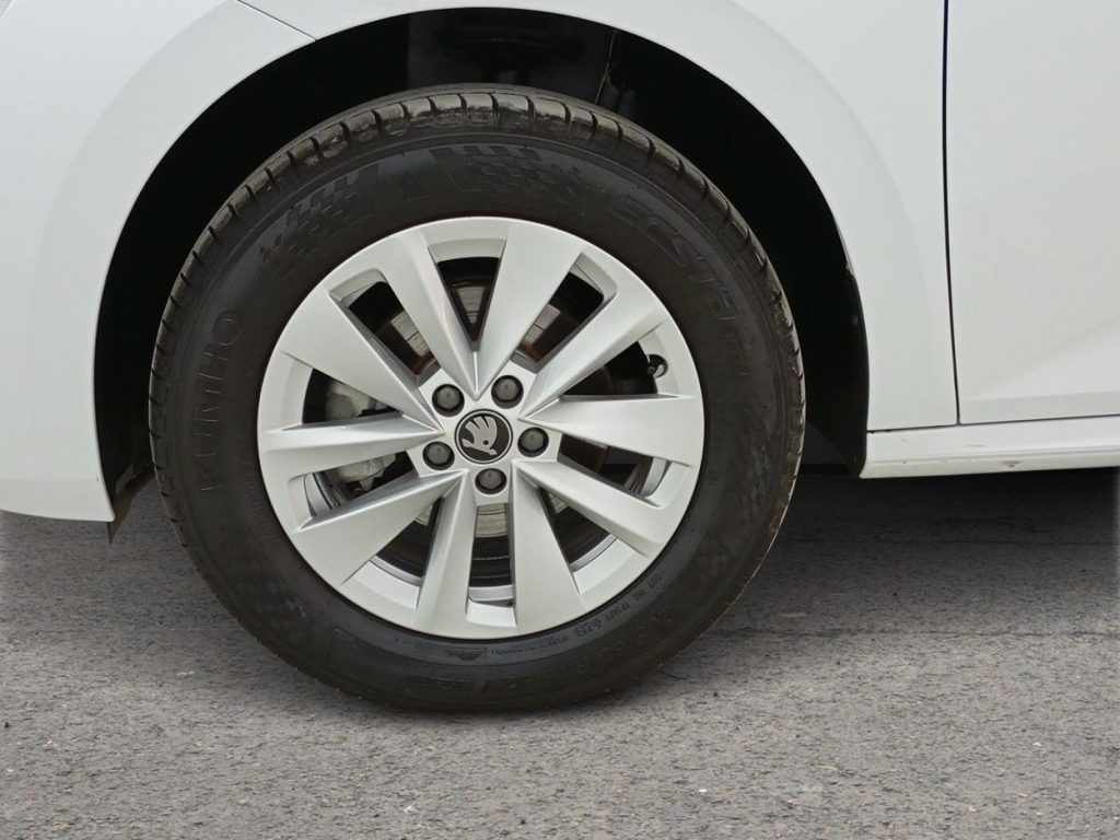 SKODA KAMIQ Gasolina 2025 segunda-mano Jaén