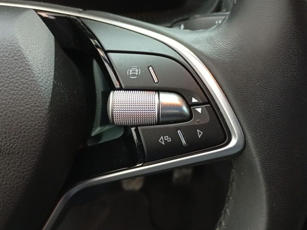 SKODA KAMIQ Gasolina 2025 segunda-mano Jaén