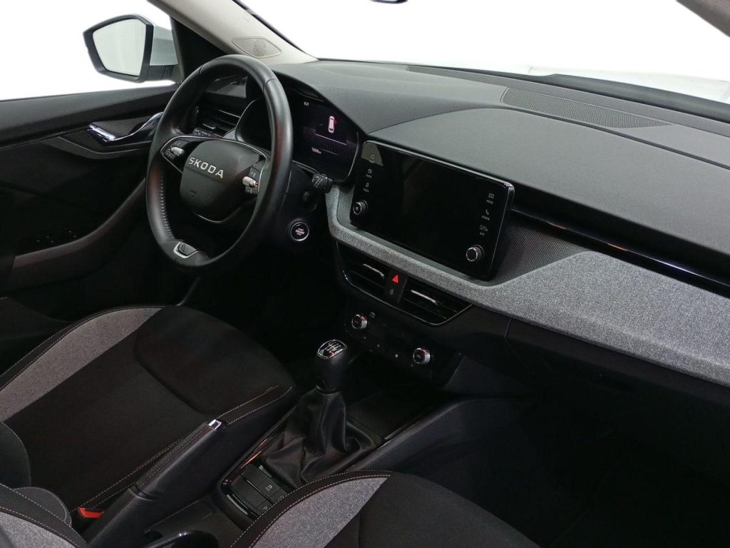 SKODA KAMIQ Gasolina 2025 segunda-mano Jaén