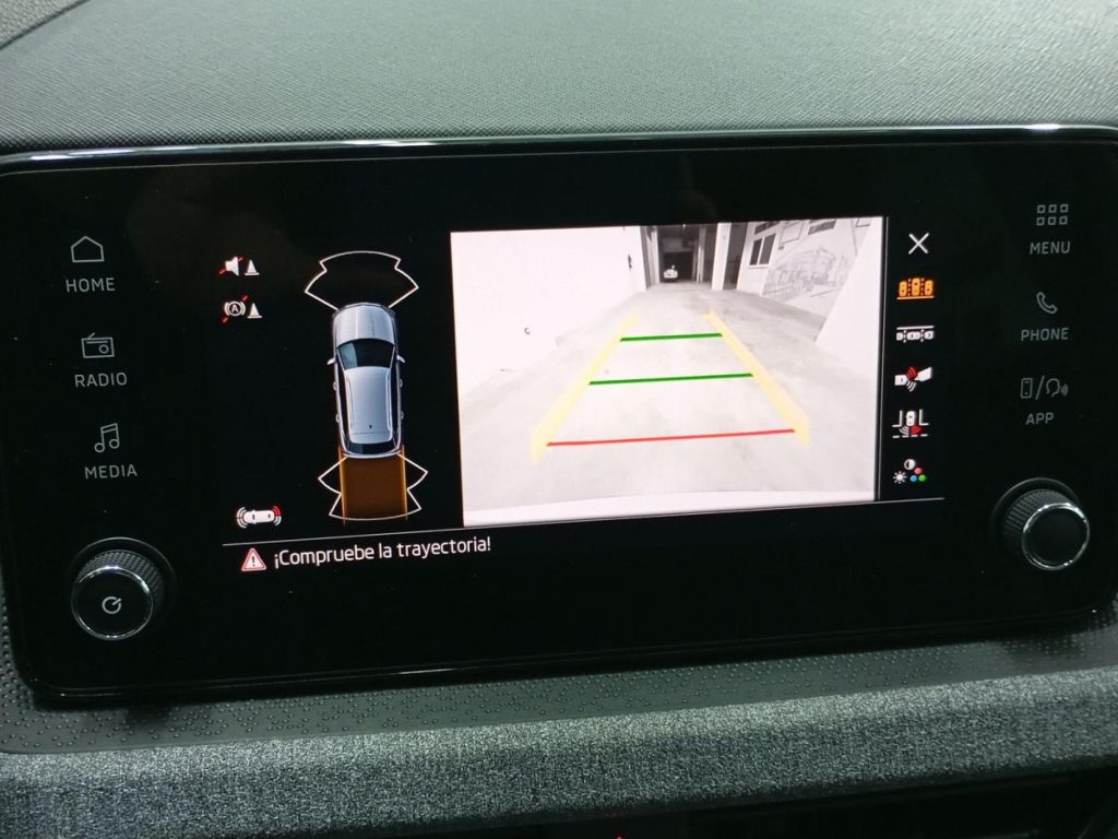 SKODA KAMIQ Gasolina 2025 segunda-mano Jaén