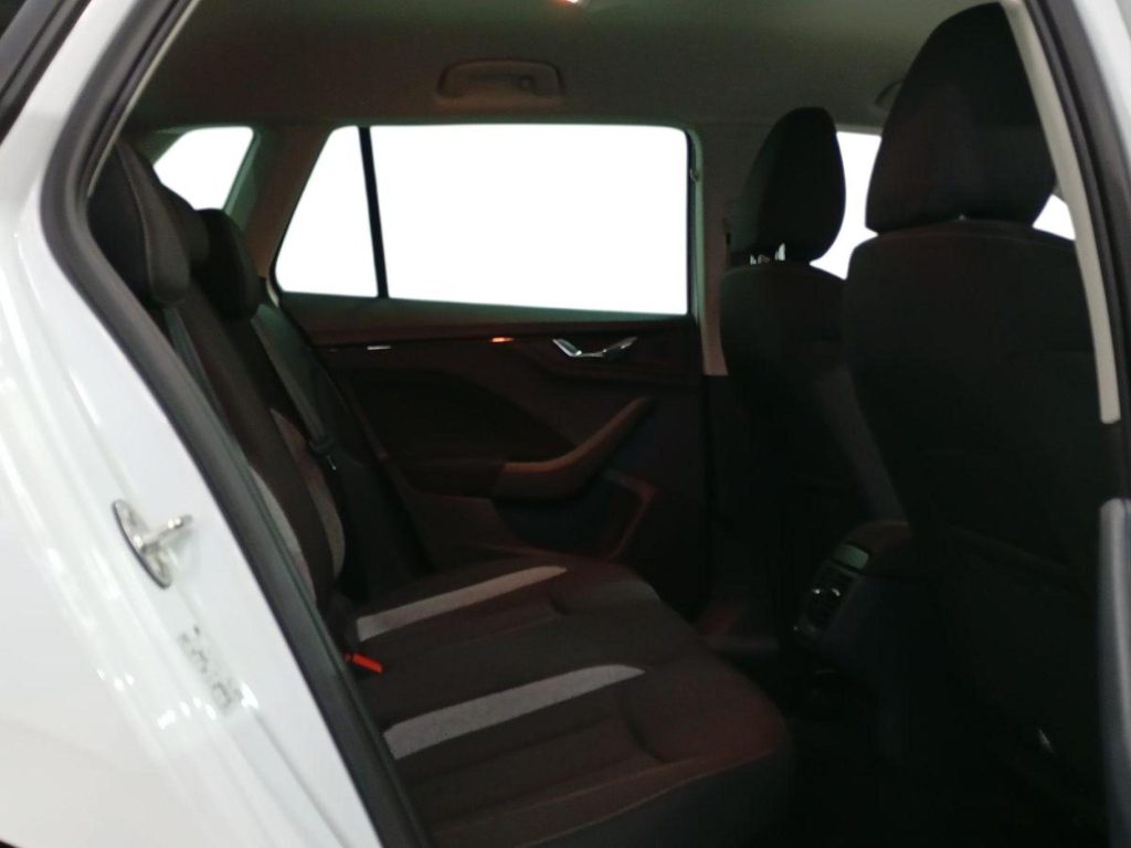 SKODA KAMIQ Gasolina 2025 segunda-mano Jaén