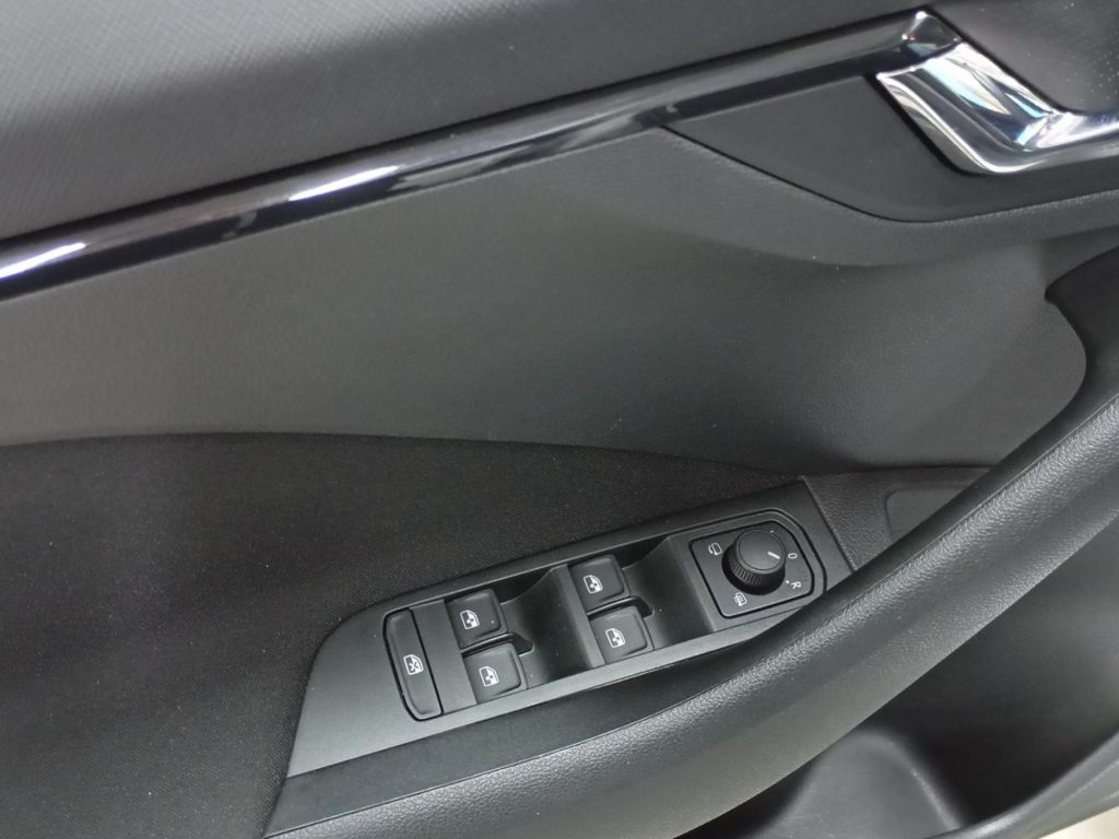 SKODA KAMIQ Gasolina 2025 segunda-mano Jaén