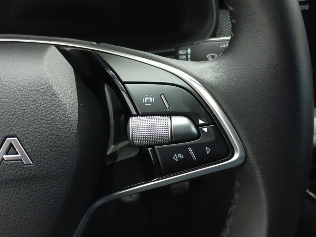 SKODA KAMIQ Gasolina 2025 segunda-mano Jaén