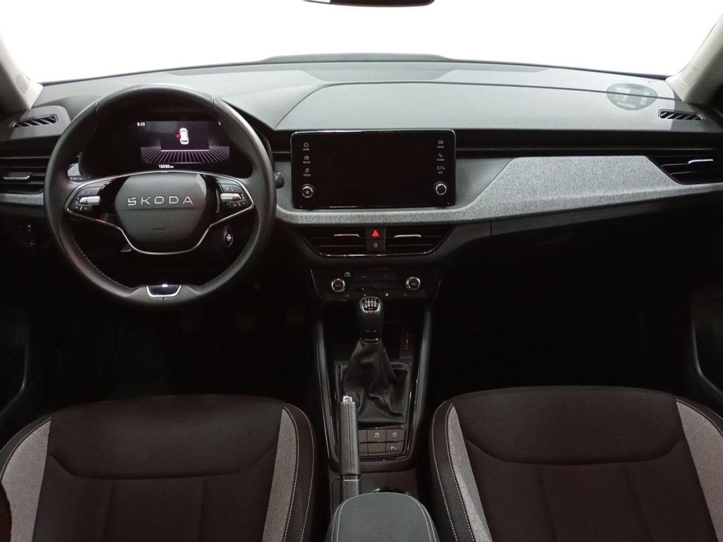 SKODA KAMIQ Gasolina 2025 segunda-mano Jaén
