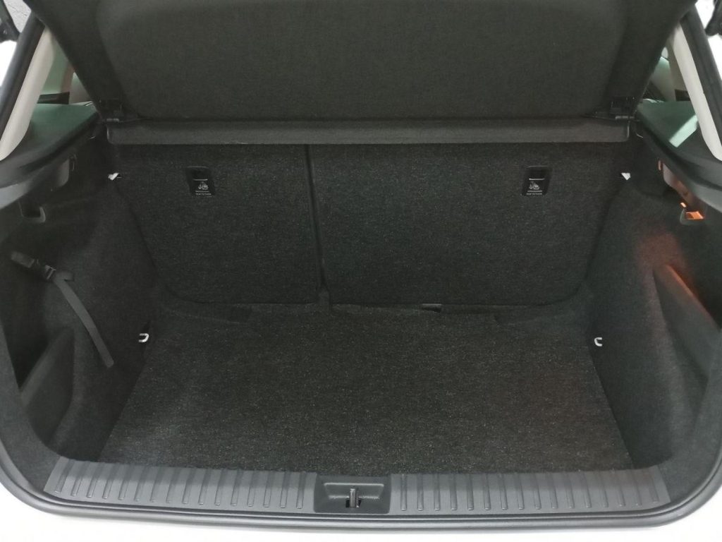 SKODA KAMIQ Gasolina 2025 segunda-mano Jaén