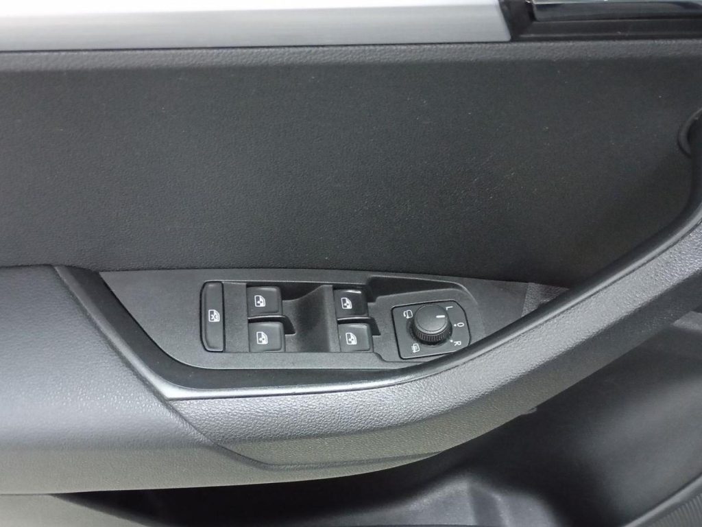 SKODA KAROQ Gasolina 2018 segunda-mano Jaén