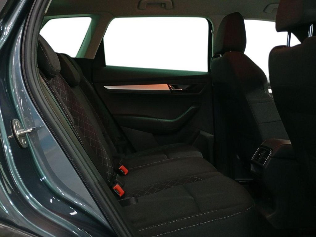 SKODA KAROQ Gasolina 2018 segunda-mano Jaén