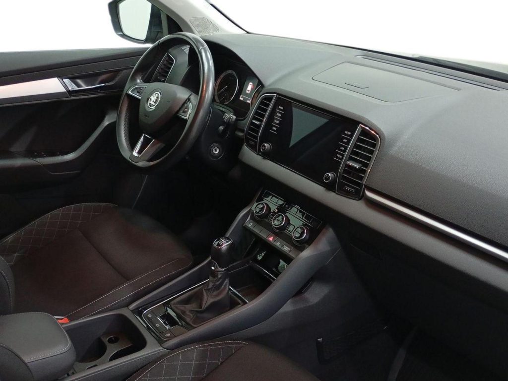 SKODA KAROQ Gasolina 2018 segunda-mano Jaén