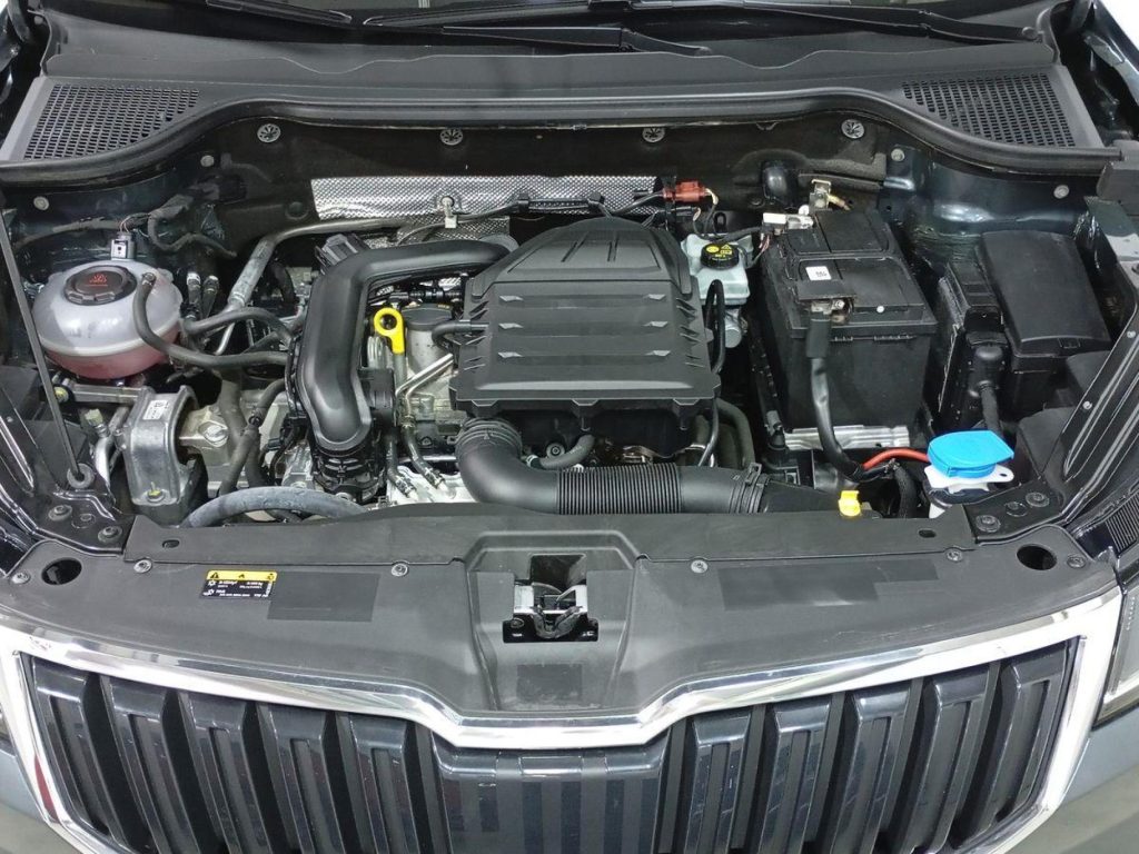 SKODA KAROQ Gasolina 2018 segunda-mano Jaén