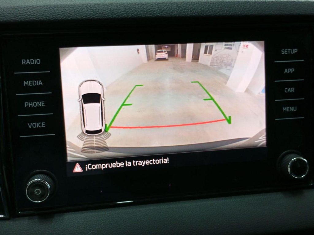 SKODA KAROQ Gasolina 2018 segunda-mano Jaén