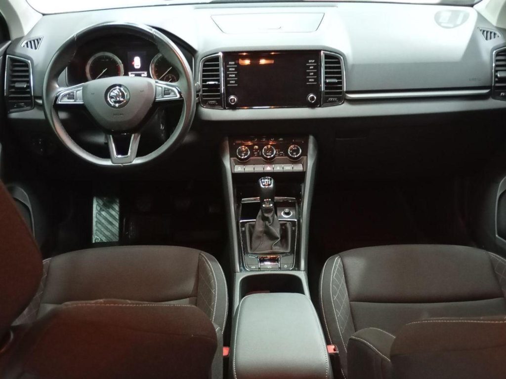 SKODA KAROQ Gasolina 2018 segunda-mano Jaén