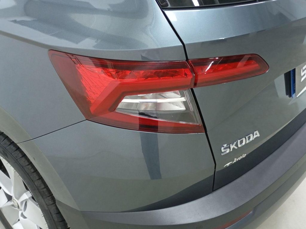SKODA KAROQ Gasolina 2018 segunda-mano Jaén