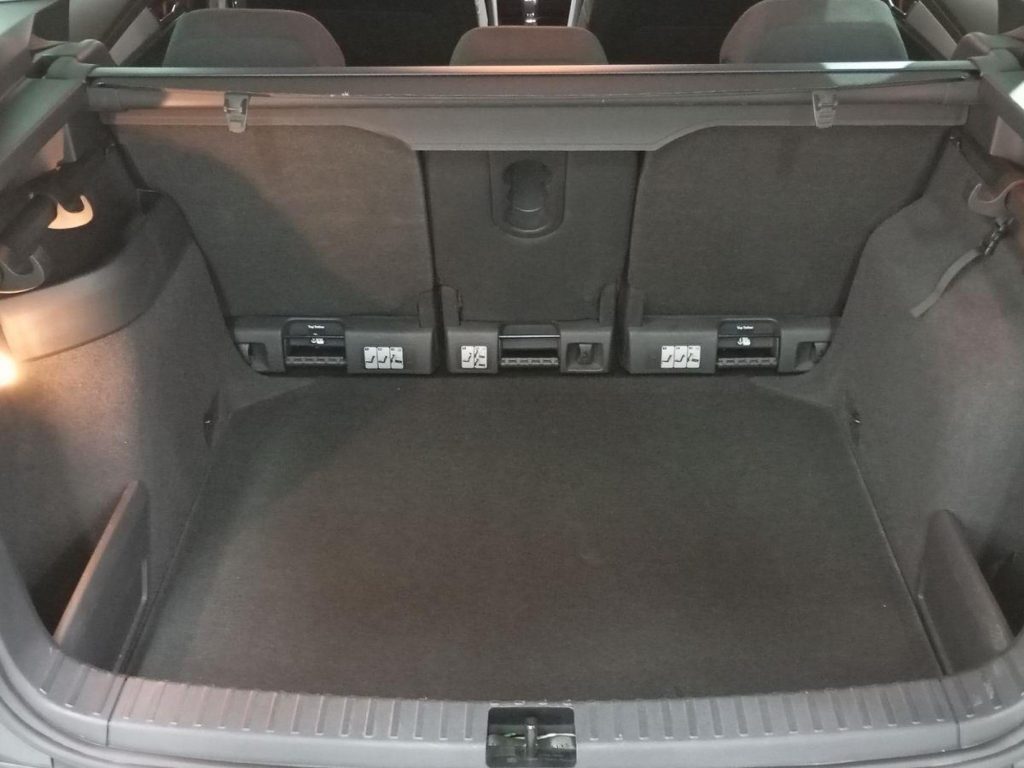SKODA KAROQ Gasolina 2018 segunda-mano Jaén