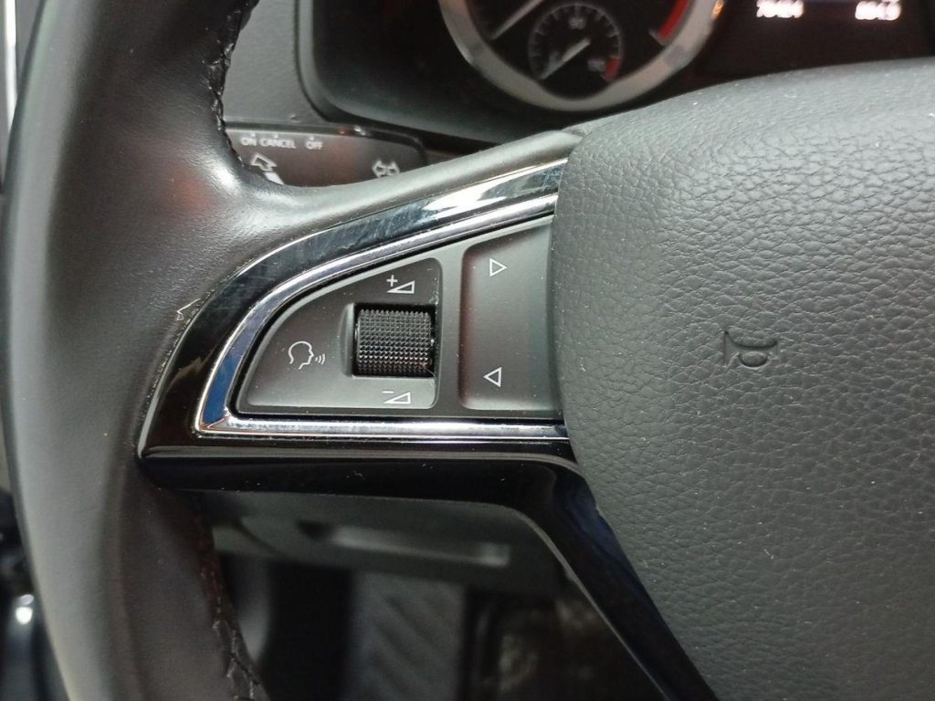 SKODA KAROQ Gasolina 2018 segunda-mano Jaén