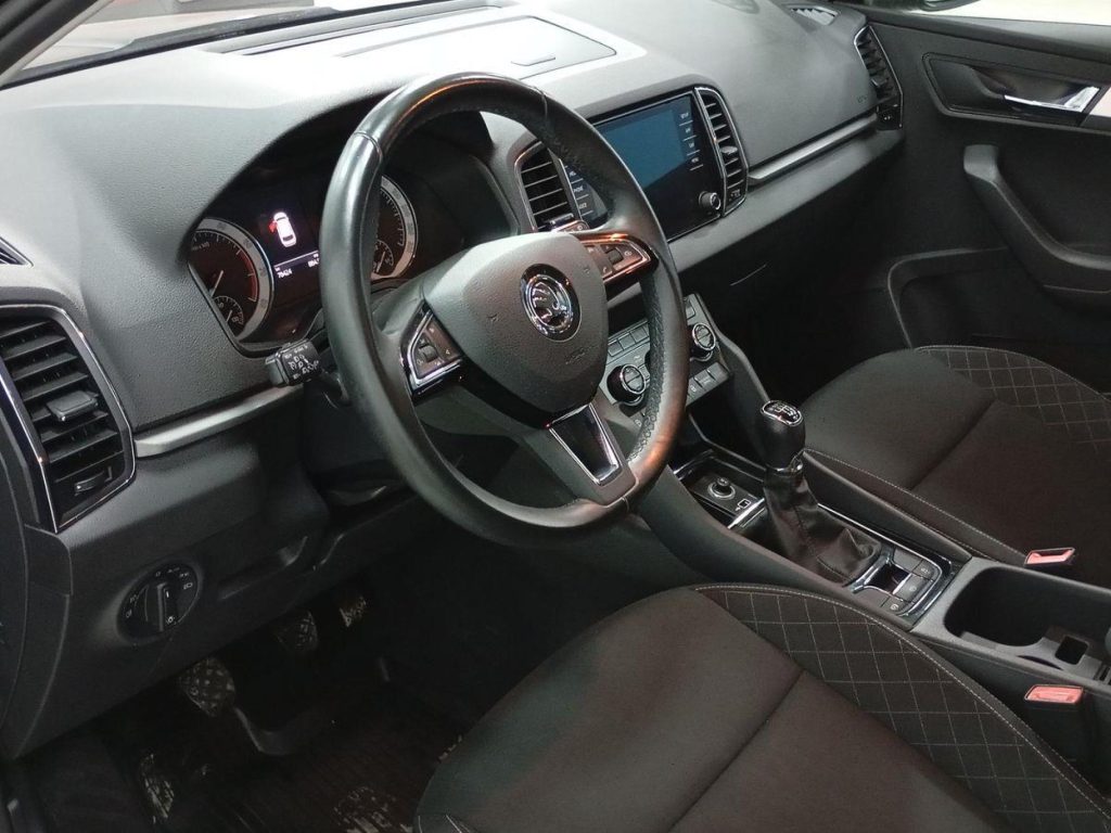 SKODA KAROQ Gasolina 2018 segunda-mano Jaén
