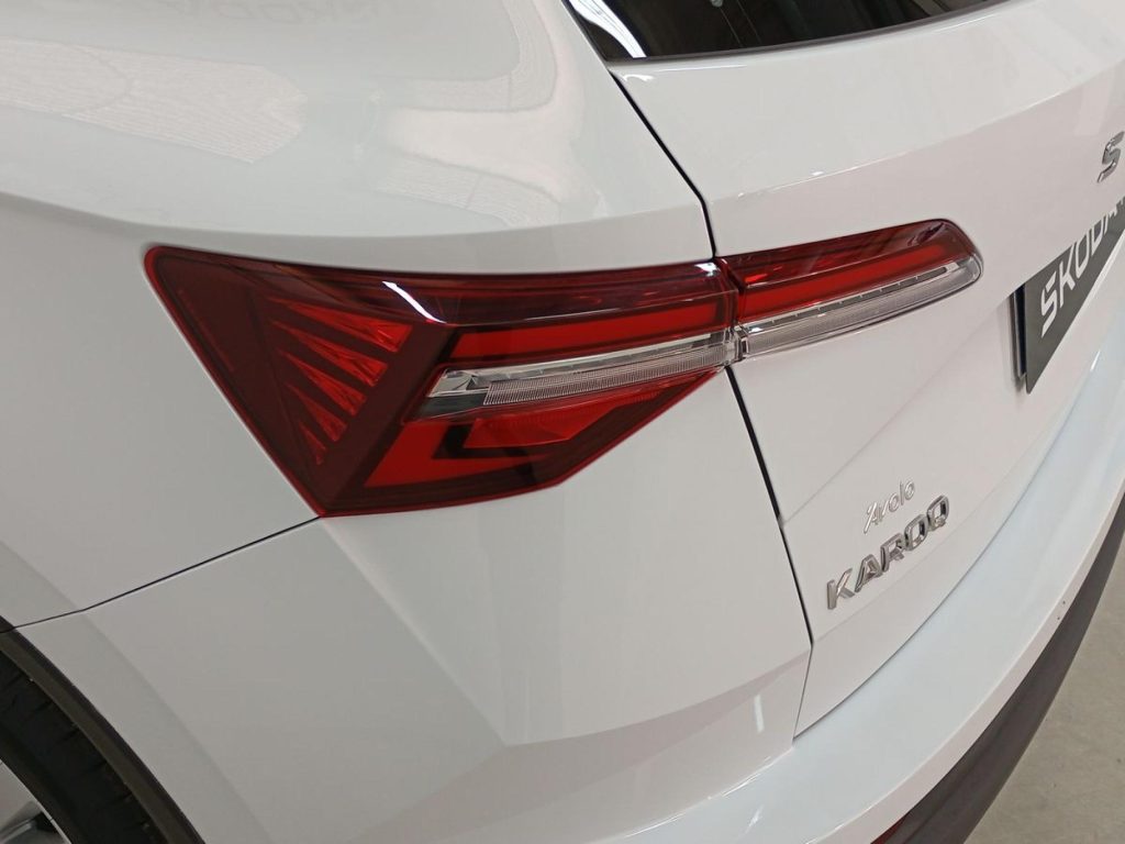 SKODA KAROQ Gasolina 2025 segunda-mano Jaén