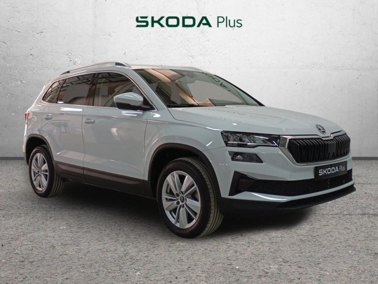 SKODA KAROQ Gasolina 2025 segunda-mano Jaén