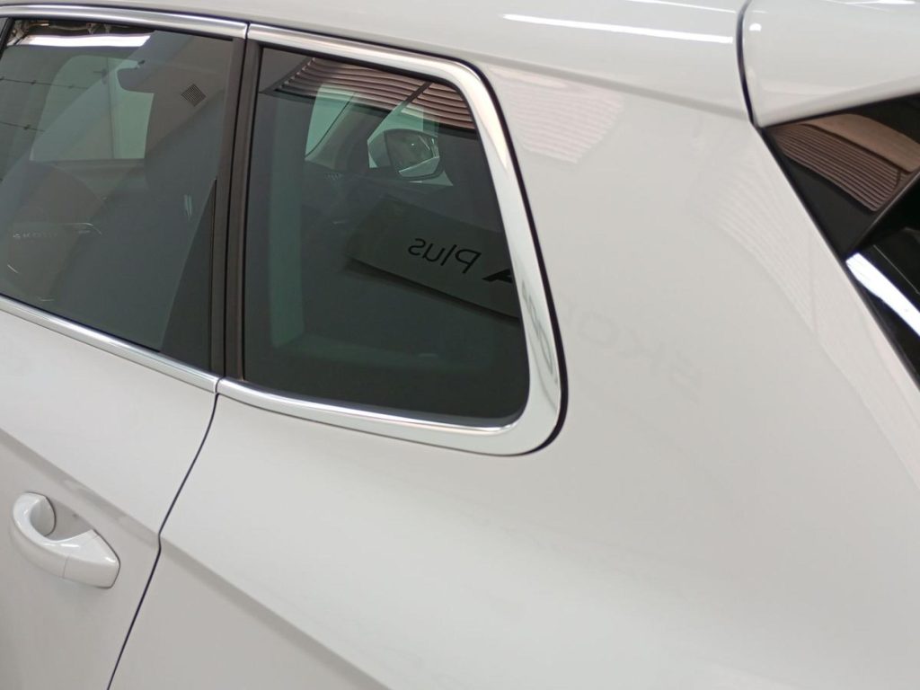 SKODA KAROQ Gasolina 2025 segunda-mano Jaén