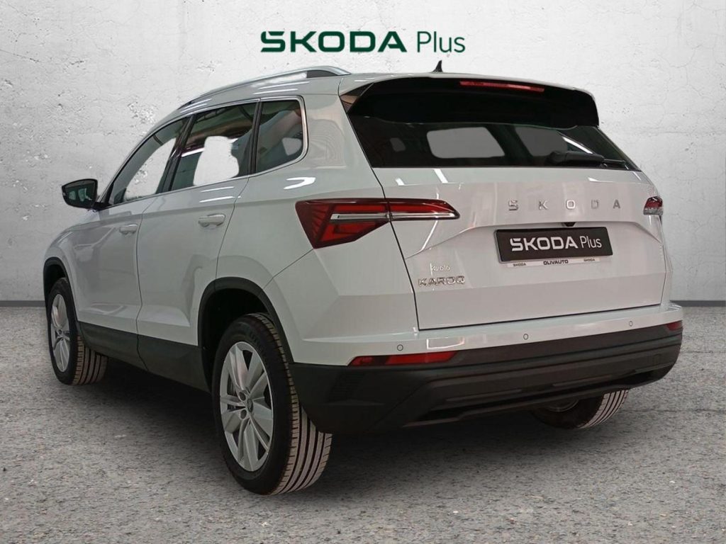 SKODA KAROQ Gasolina 2025 segunda-mano Jaén
