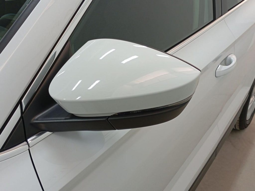 SKODA KAROQ Gasolina 2025 segunda-mano Jaén