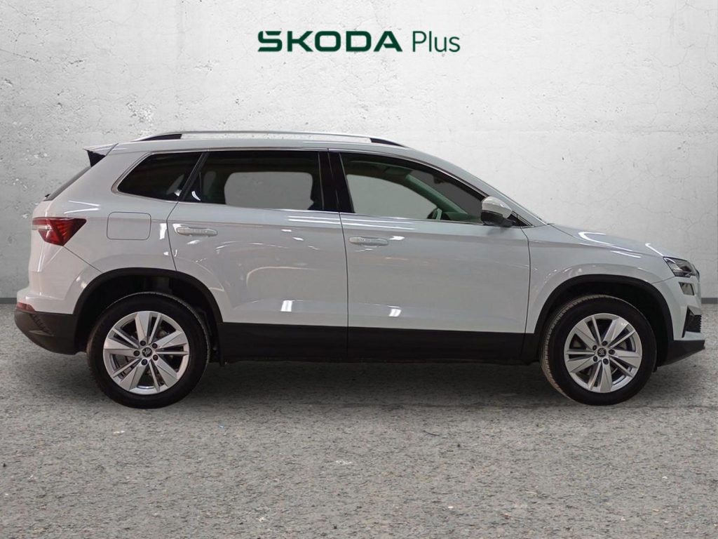 SKODA KAROQ Gasolina 2025 segunda-mano Jaén