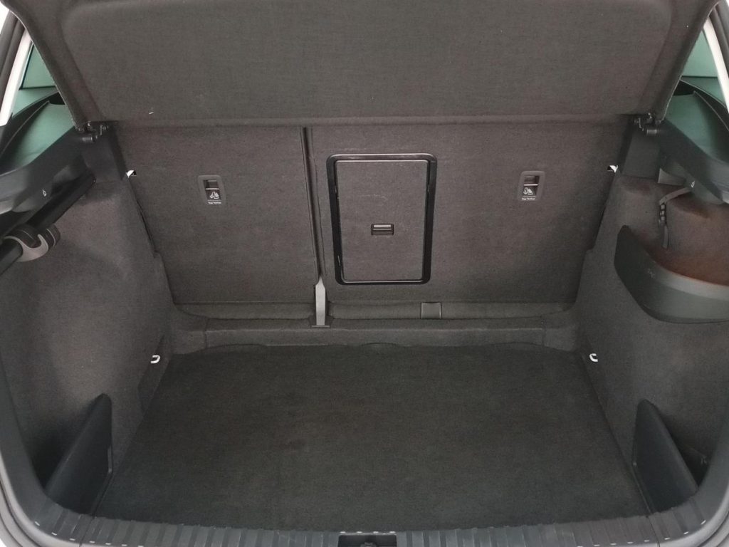 SKODA KAROQ Gasolina 2025 segunda-mano Jaén
