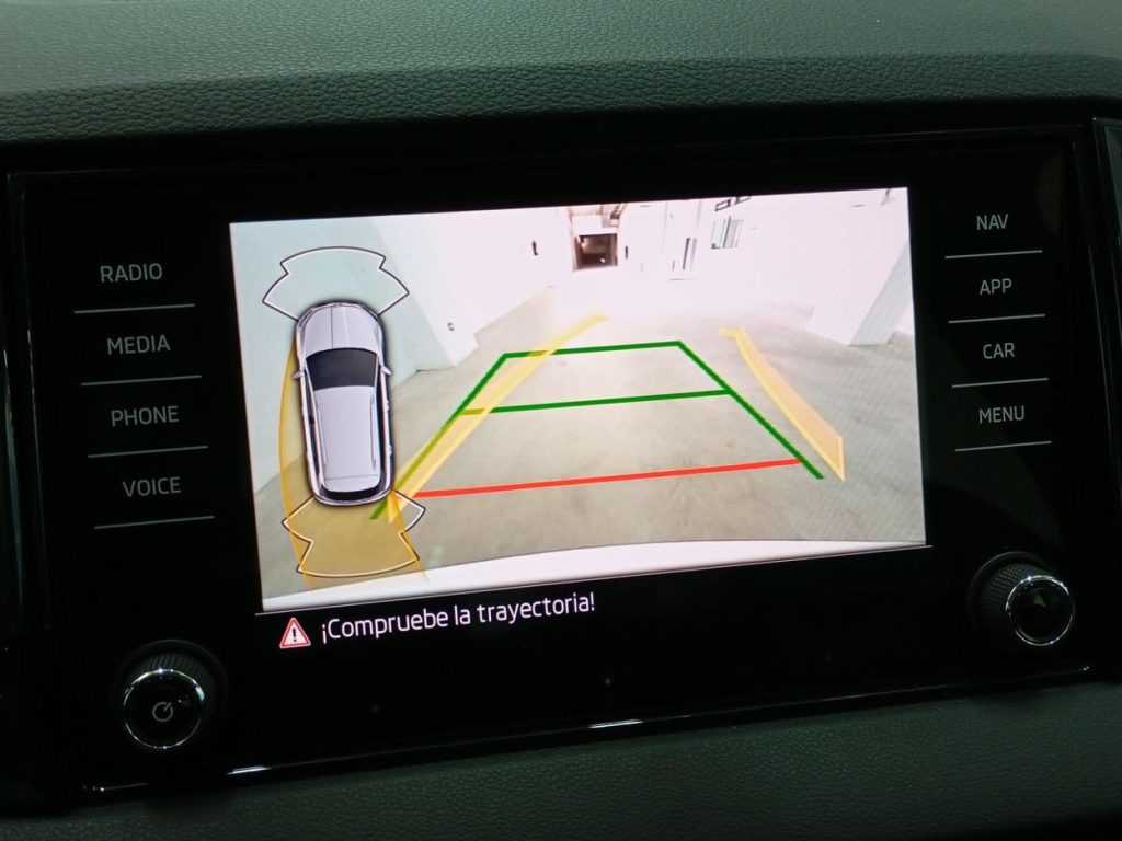 SKODA KAROQ Gasolina 2025 segunda-mano Jaén