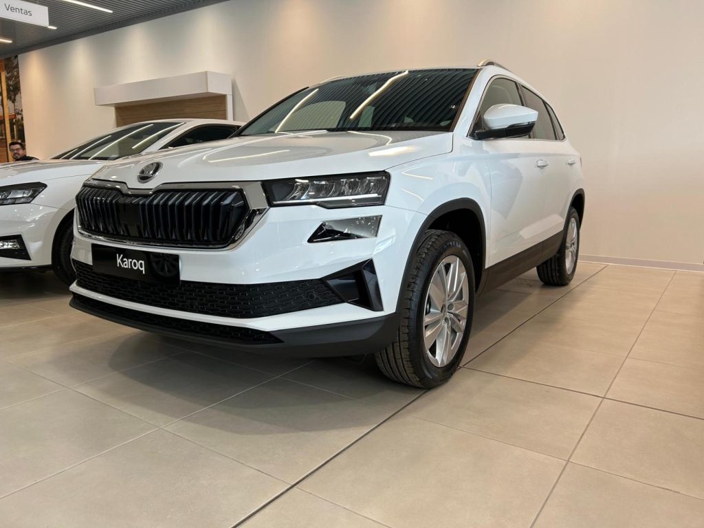 SKODA KAROQ Gasolina nuevo entrega inmediata Jaén
