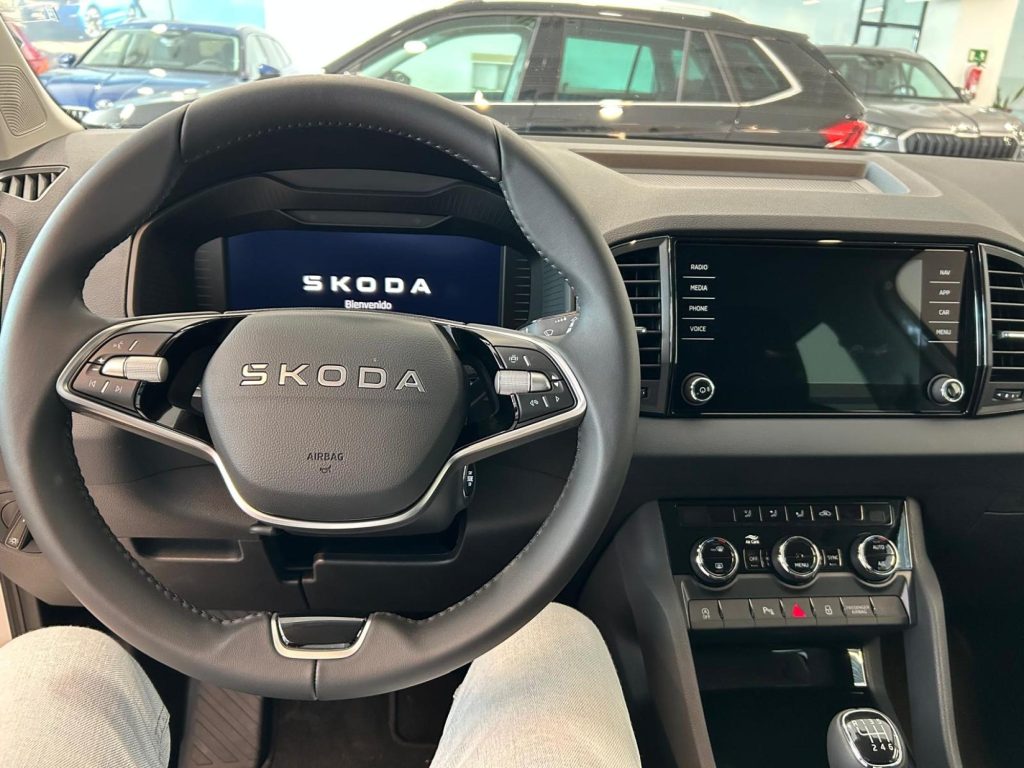 SKODA KAROQ Gasolina nuevo entrega inmediata Jaén