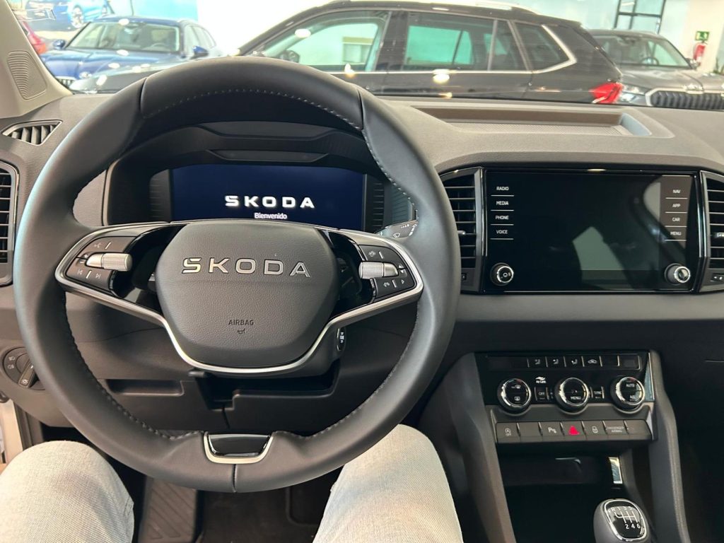 SKODA KAROQ Gasolina nuevo entrega inmediata Jaén