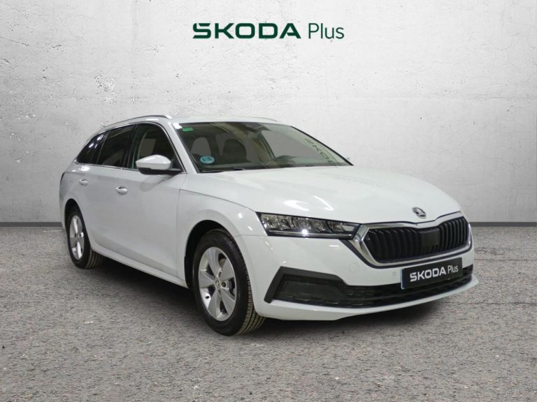 SKODA OCTAVIA COMBI Gasolina 2022 segunda-mano Jaén