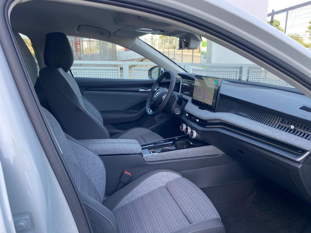 SKODA SUPERB COMBI Gasolina nuevo entrega inmediata Jaén