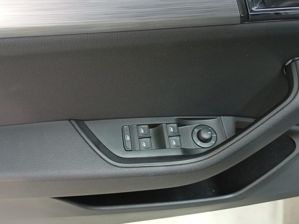 SKODA SUPERB Diesel 2023 segunda-mano Jaén