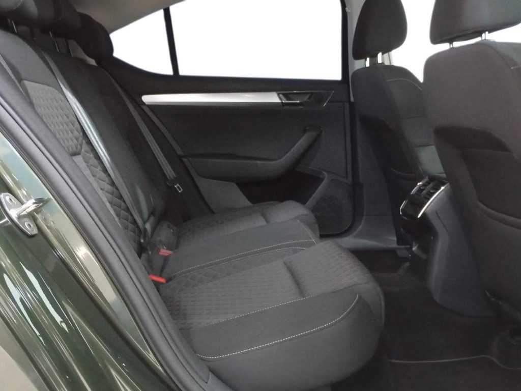 SKODA SUPERB Diesel 2023 segunda-mano Jaén