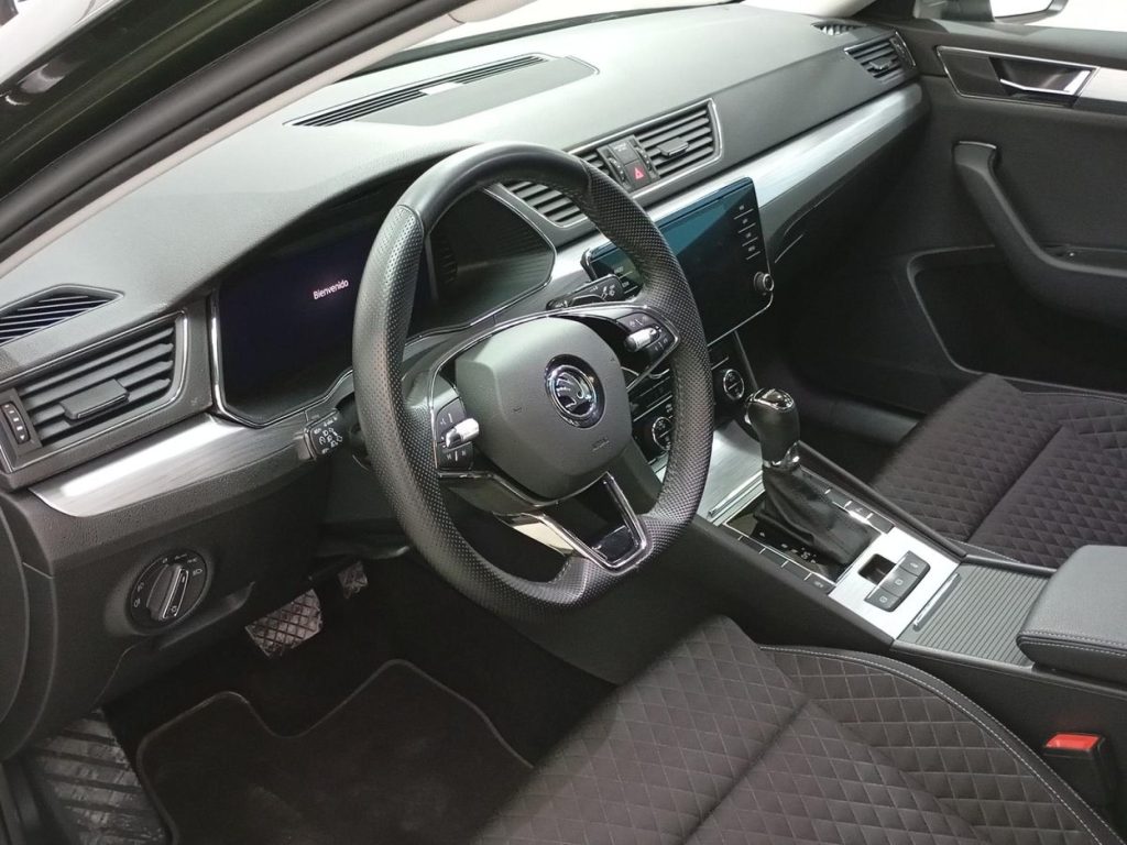 SKODA SUPERB Diesel 2023 segunda-mano Jaén