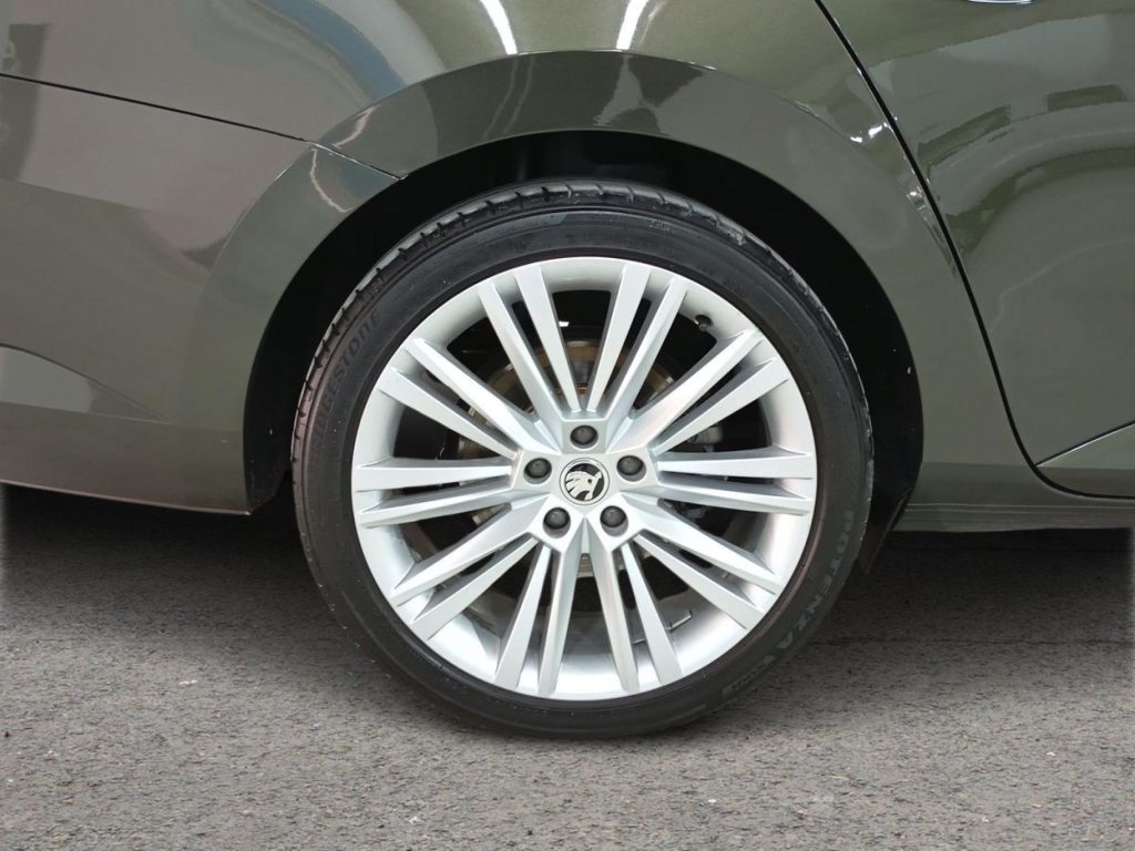 SKODA SUPERB Diesel 2023 segunda-mano Jaén